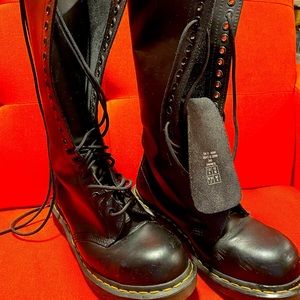 Sexy, Tough, Comfy Lace-up Doc Martens Boots in great shape! A true $TEAL!